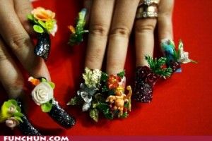 Strange-manicure-2