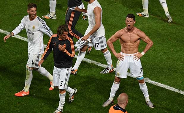 Ronaldo_NoShirt
