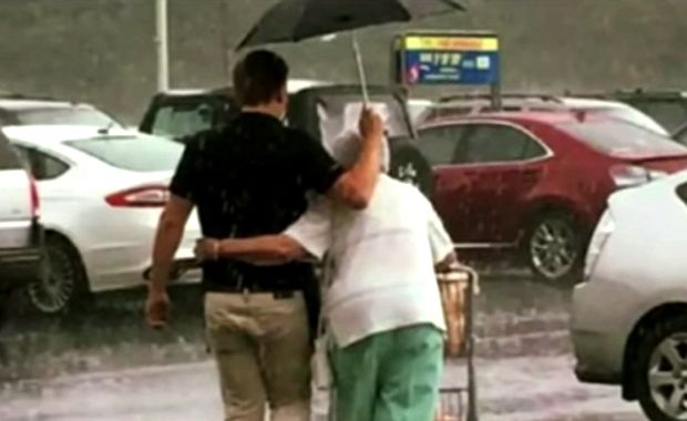 Bag Boy’s Act Of Kindness Will Restore Your Faith In Humanity