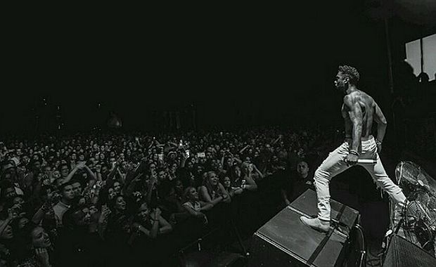 Miguel Surprises Fans With Star-Studded Gig