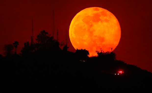 Stargazers Can See Rare Supermoon Lunar Eclipse This Weekend
