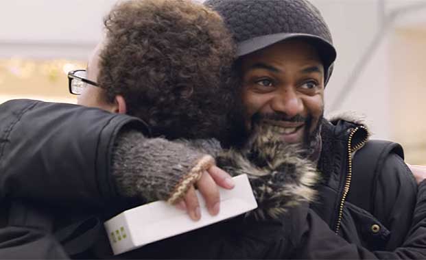 Unsuspecting Shoppers Show the True Meaning of Christmas by Giving Instead of Receiving