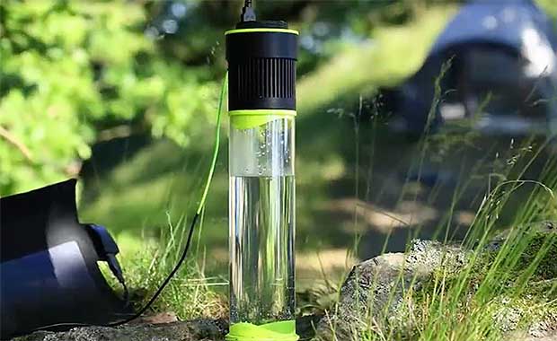 Self-Filling Water Bottle Converts Humid Air into Drinkable Water