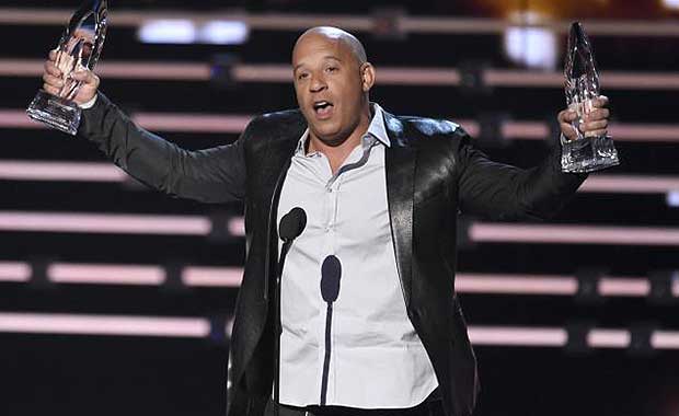 Vin Diesel Pays Tribute to Paul Walker as ‘Furious 7’ Doubles Up at People’s Choice Awards