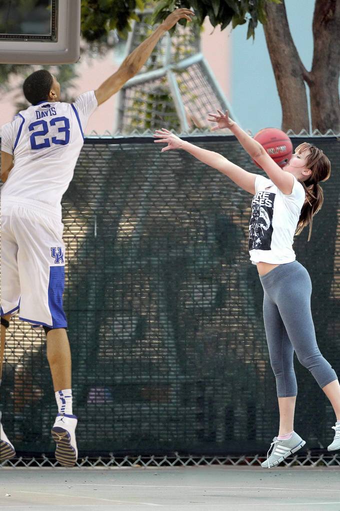 Jennifer Lawrence Playing Basketball Resulted In The Ultimate Photoshop