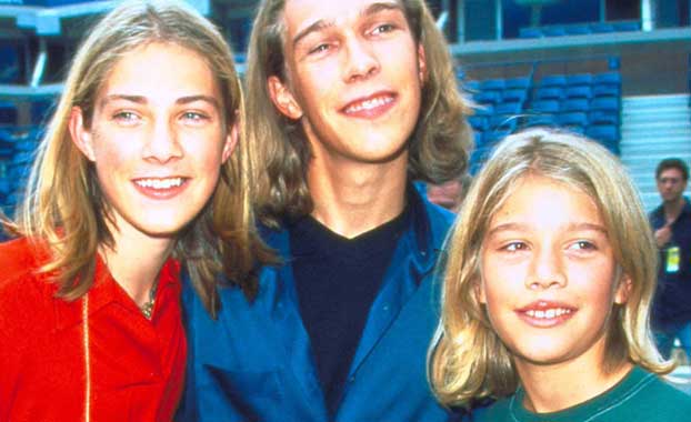 Hanson Reveals You’ve Probably Been Singing “MMMBop” Wrong on Song’s 20th Anniversary
