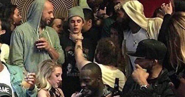 People Are Claiming This Photo of Justin Bieber Getting Choked Looks Like Renaissance Art
