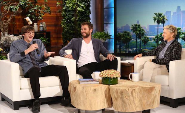 Teen Finds Chris Hemsworth Wallet And Receives Quite The Thank You