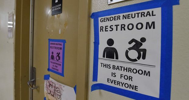 US Government Tells Schools to Allow Transgender Access to Bathrooms