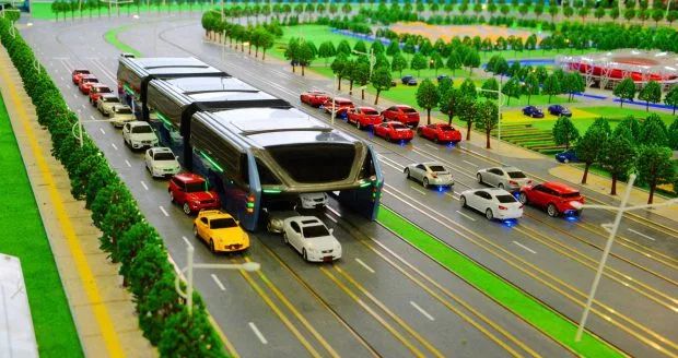 Innovative Chinese Bus Design Drives Right Over Cars on the Road