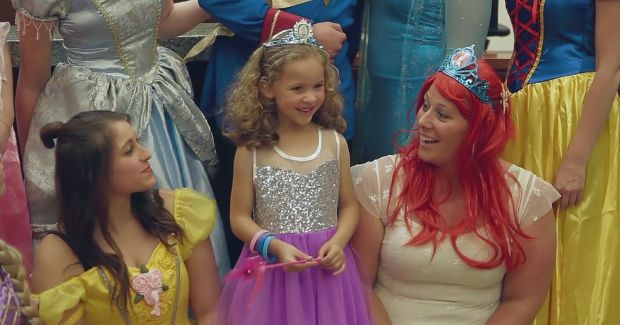 Disney Princesses Show Up at Girl’s Adoption Hearing and Her Reaction Is Priceless