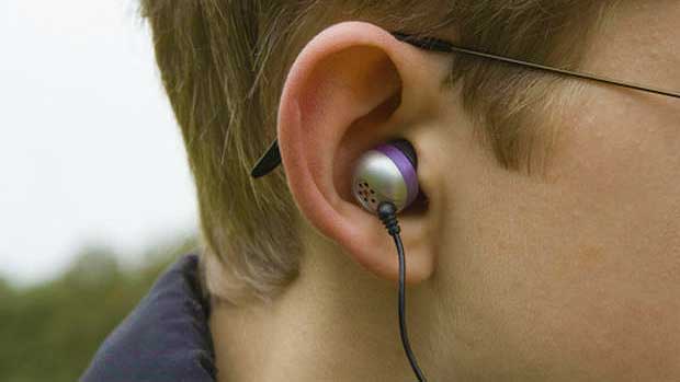 Study: Inner-Ear Headphones Have Caused Hearing Damage in 30 Percent of Teens