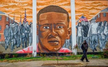 Baltimore prosecutor drops police charges in Freddie Gray case