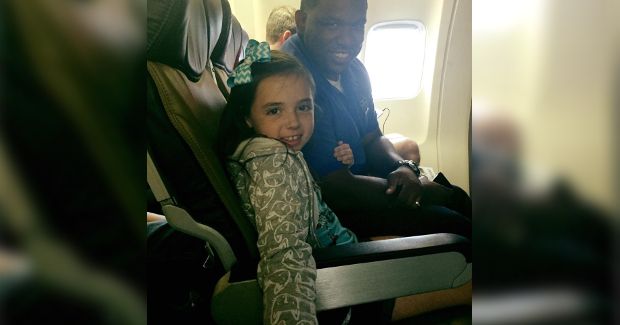 Flight Attendant Does Something Awesome for a Little Girl