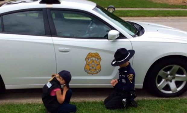This Powerful Photo Is Stark Reminder Police Are Parents Too