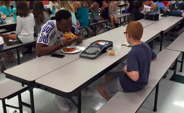 FSU Football Player Draws Cheers After Lunching With Autistic Boy Sitting Alone