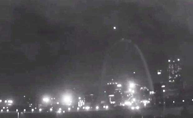 Unusual Light Appears Over Gateway Arch in St. Louis