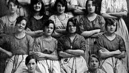 Mysterious Ghost Hand in Historic Photo Is Freaking People Out