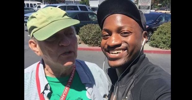 Elderly White Man Pays for Black Man’s Groceries and Gives Him ‘Black Lives Matter’ Note