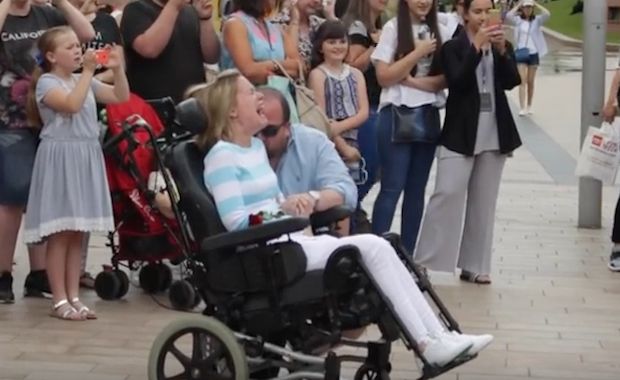 Husband Surprises Wife, Who Has Multiple Sclerosis, With Flash Mob for 10th Anniversary