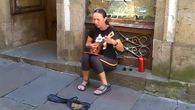 Spanish Street Performer Needs to Be on Broadway ASAP