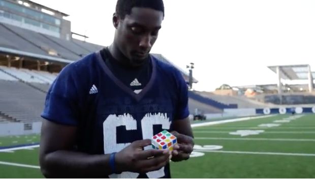 Rice University Football Player Solves Rubik’s Cube Behind His Back