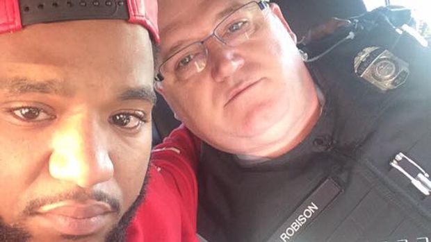 Cop Drives Grieving Man With Outstanding Warrant 100 Miles to Be With His Family