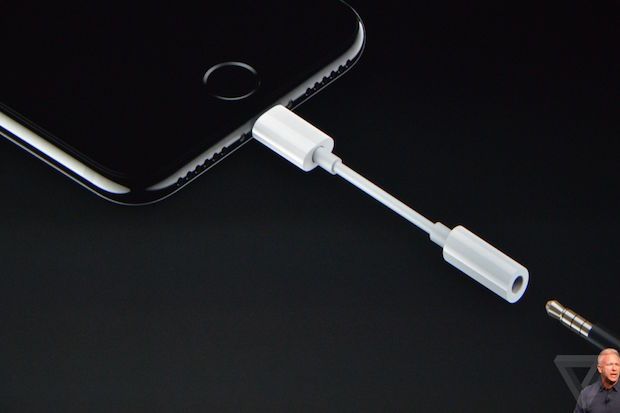iphone 7 lightning dongle verge