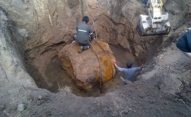 One of the Largest Meteorites Ever Found Unearthed in Argentina After 4,000 Years Underground