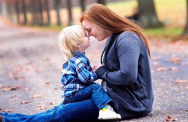 Brothers and one of her children. Source: Aly Brothers
