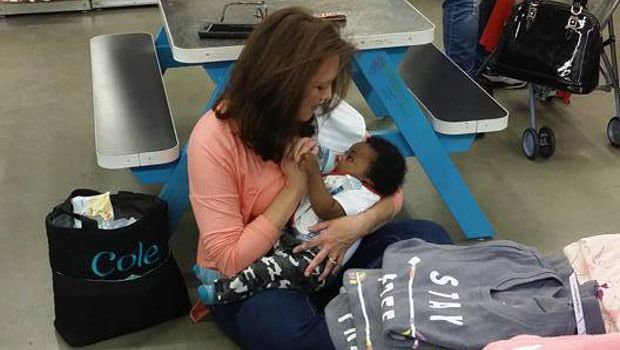 Kind Employee Drops Everything to Care for and Play With Crying Baby So Mom Can Shop