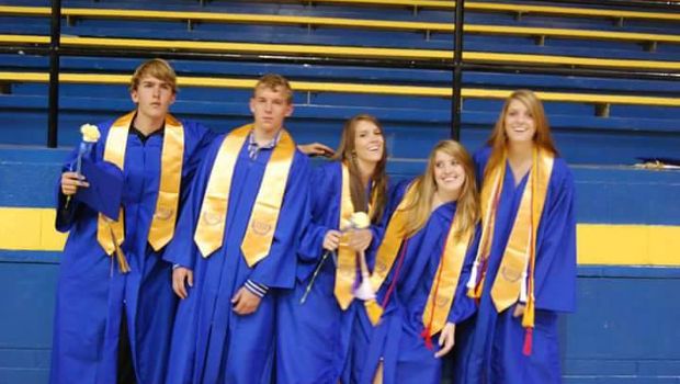 Mother Said ‘No’ to Selective Reduction on Quintuplets; Now They’re Graduating and Doing Amazing Things