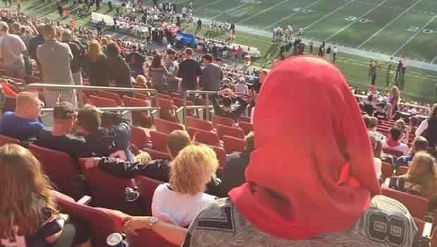 Muslim Couple Who Needed to Pray at Football Game Get Unexpected Help From Security Guard
