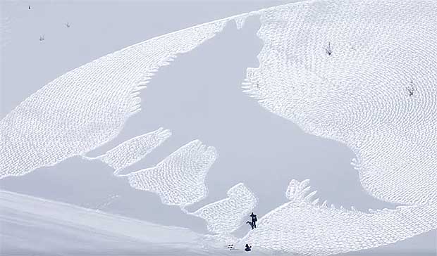 Artist Creates Amazing Masterpieces in the Snow Using Just His Feet