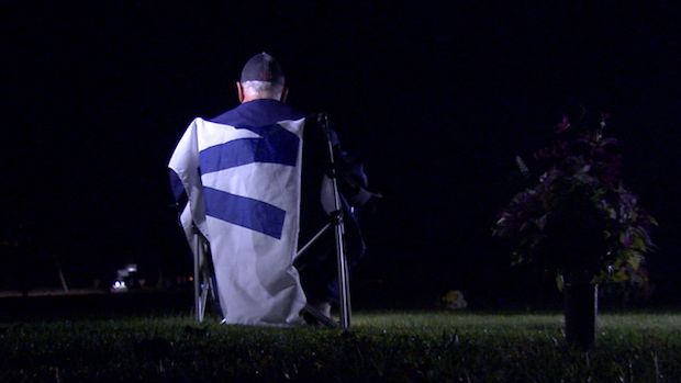 Fulfilling Promise, Cubs Fan Drives 600 Miles to Listen to Game 7 at Father’s Grave