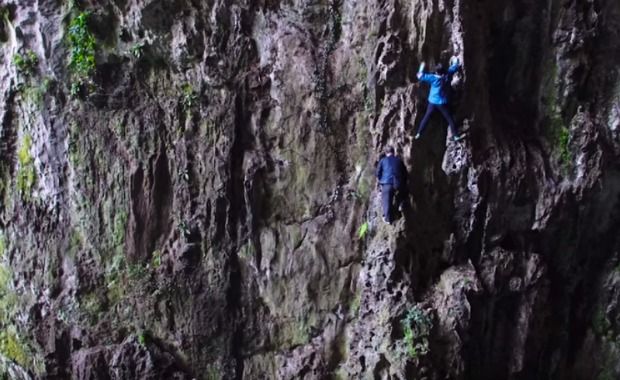 Chinese 'Spider-Men' Climbers Scale Rock Cliffs With No Gear To Procure ...