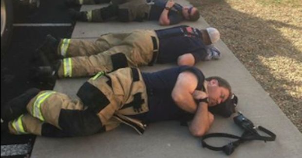 Viral Photo Shows the Real Heroes of the Raging Wildfires in Tennessee