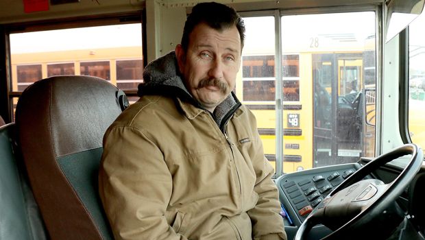 Generous Bus Driver Gives Kids Hats and Gloves to Keep Them Warm