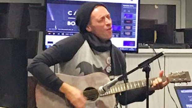Coldplay’s Chris Martin Plays Surprise Homeless Shelter Gig in Honor of George Michael