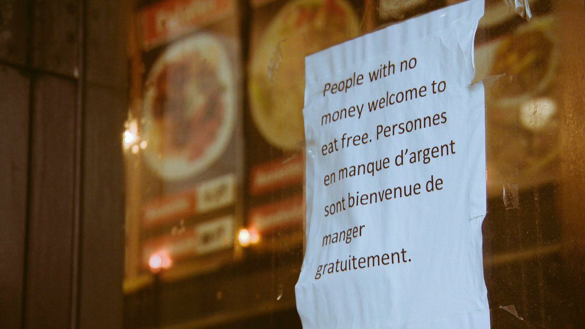 A Restaurant Owned by Muslims Offers Free Food to People Without Money