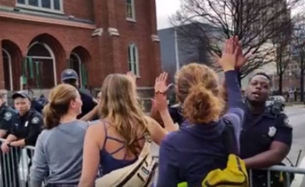 Video of Women’s Marchers High-Fiving Police in Atlanta Goes Viral