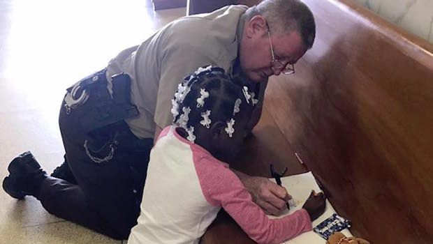 Photo of County Deputy Comforting Child Goes Viral