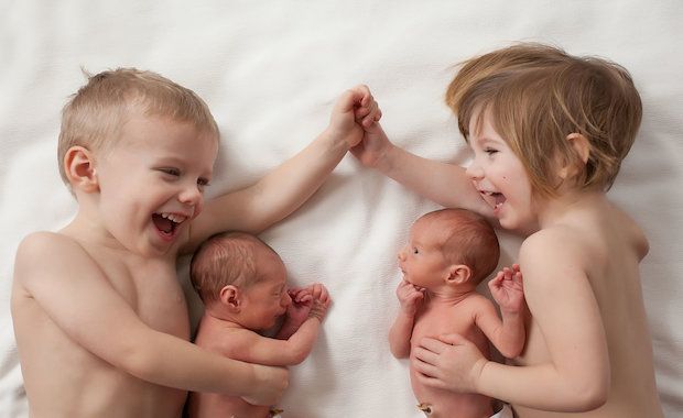 Mom’s Unplanned Photo During Newborn Photo Shoot Steals the Show