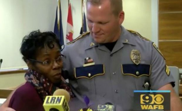 Baton Rouge Woman Is Saluted by Police and Mayor for Bravely Aiding Injured Officer