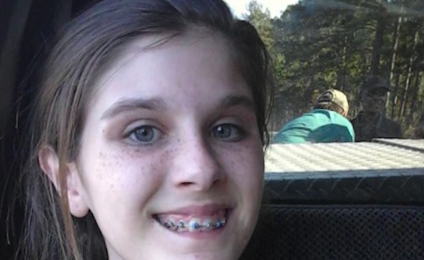 Selfie Turns Spooky When a Smiling ‘Ghost’ Appears in the Back of the Photo