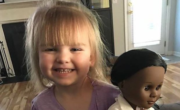 Toddler Graciously Responds With the Perfect Answer When Cashier Questioned Her Doll Choice