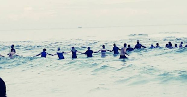 80 Strangers Heroically Rescue Family Caught in Riptide