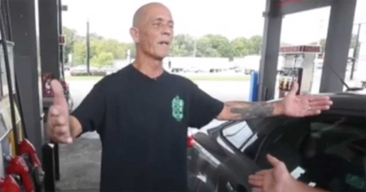 Man Performs Random Acts of Kindness After Learning Childhood Friend Died in Las Vegas Shooting