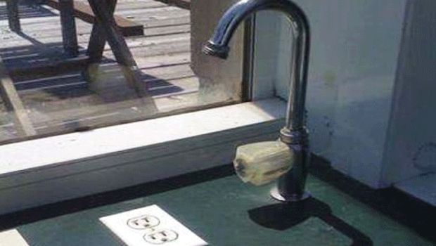 sink.gif?tr=dpr-1,c-at_max,w-1000