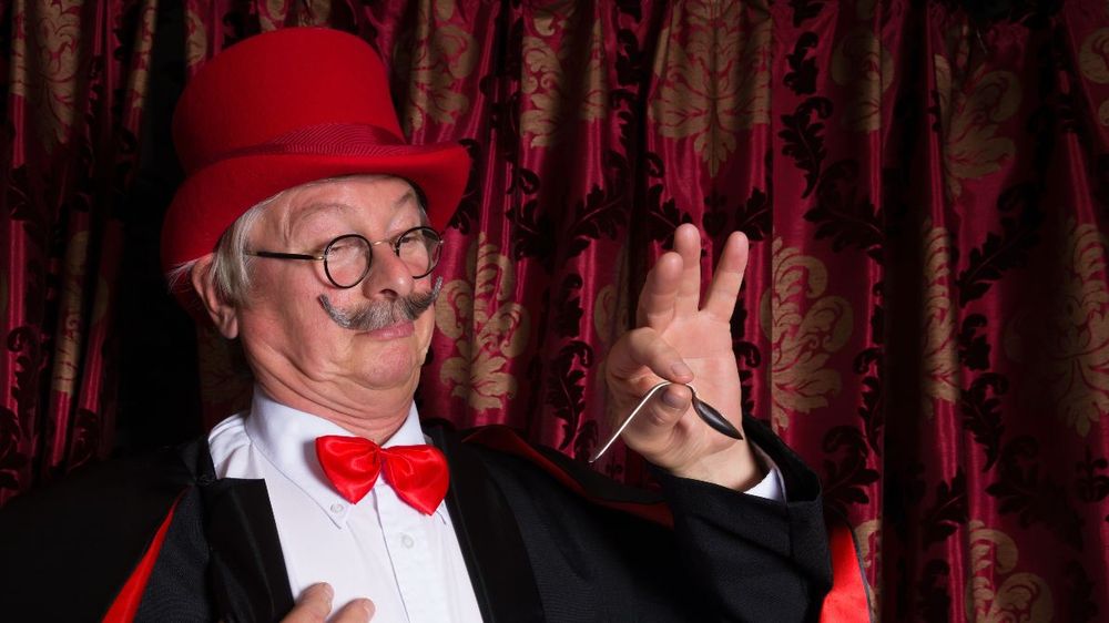 Magic Trick Explanations That’ll Totally Ruin the Façade for You